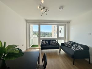 LIVING ROOM- click for photo gallery